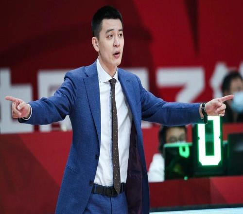 曝北控男篮接触杨鸣，媒体人直言上海男篮大短板，曾凡博恢复良好