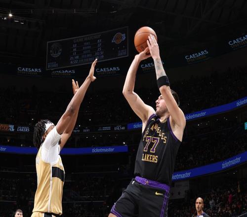 轰37+11+13！东契奇刷爆神迹：最快30+三双，一数据超詹皇约基奇