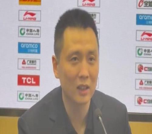 卢伟：今晚重点表扬偰李永炜张镇麟是我们防守的顶级存在