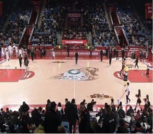 尴尬！CBA山西vs吉林因地暖漏水延迟一小时现场有球迷喊退票