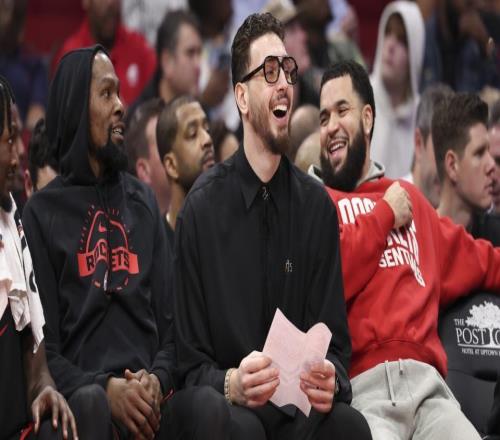 火箭硬碰硬西部第一！伤病摧毁进攻体系后美媒建议2换1拿下怀特