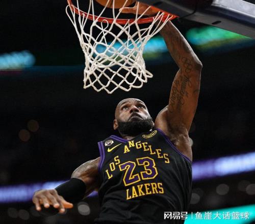 湖人大胜！东契奇37+11+13创三纪录，老詹20+6被隔扣，艾顿大爆发