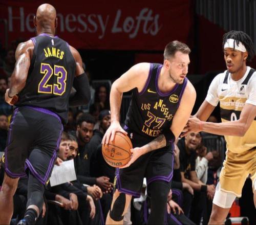 东契奇37+11+13创NBA历史第1神迹，还刷爆纪录！詹姆斯、艾顿暴走