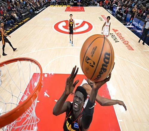 攻防两端都被火箭完爆了！老鹰对于内线新星的信任度有些太高了