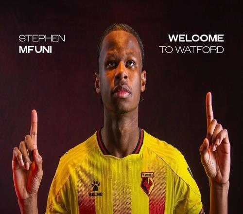 官方：沃特福德租借曼城17岁后卫姆富尼至赛季末