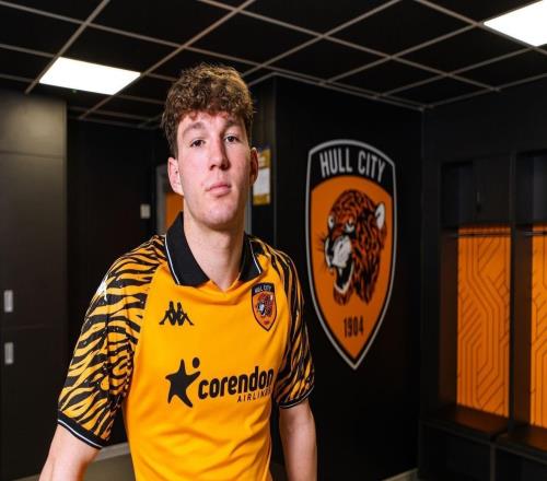 官方：利物浦20岁前锋库马斯租借加盟赫尔城