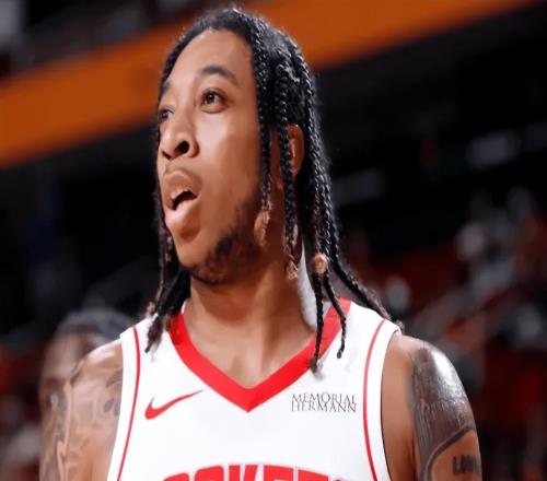 轰35+11+8！雨姐杀疯了，火箭让他转正吧，他比范乔丹上限更高啊