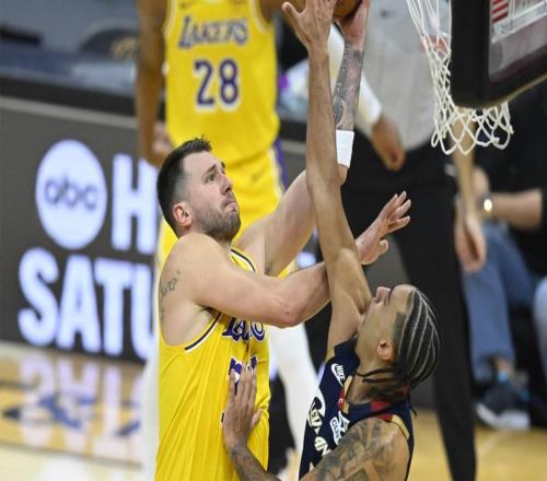 是时候了，湖人队东契奇遭遇意外受伤，骑士队或将修改球场设计