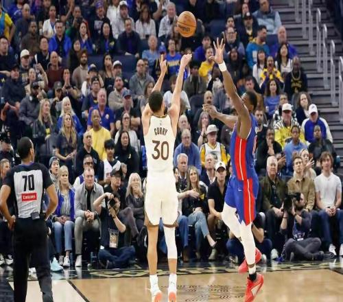 伤不起！库里23分伤退，8人上双仍崩盘，活塞双核29+21打穿勇士