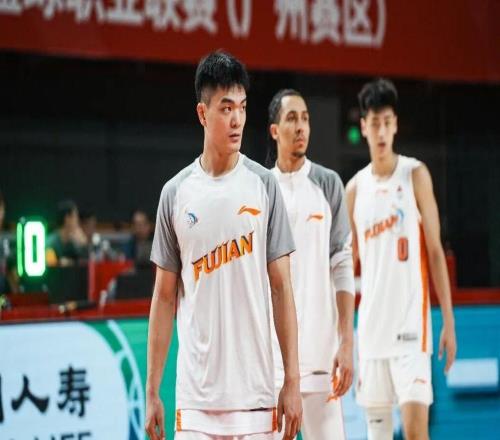 “团结就是黎伊扬”