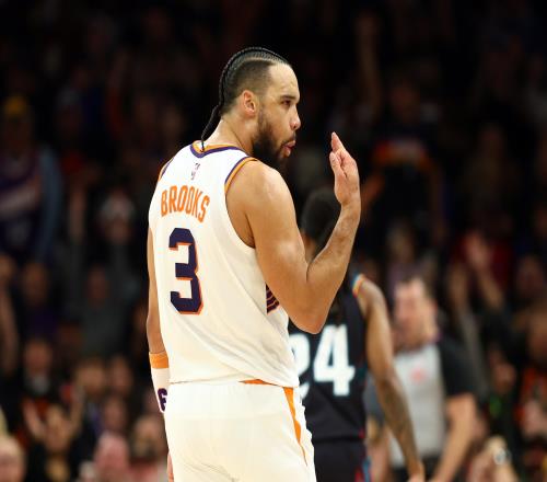 飘了狄龙詹皇是NBA最被高估的球员他的时代要结束了