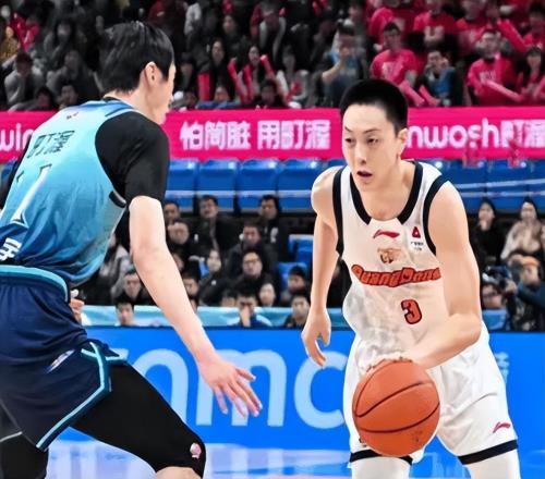 CBA排名一夜大变！广东被爆冷排第3，北京2分憾负，四川惨败58分