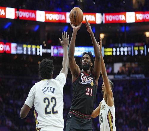 无惧乔治禁赛25场！恩比德40+11率队14战10胜超级探花也因祸得福