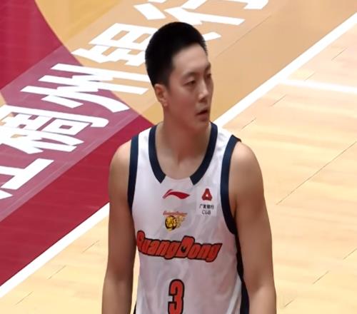 输给宁波13分！揪出最大“废柴”，9中2+关键失误坑惨了广东队