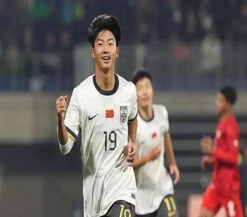 恒大足校小将梁钜聪转会杰志中国男足年轻一代越来越强