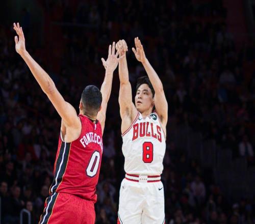 刚复出就打关键比赛，日本球员河村勇辉让公牛教练印象深刻！