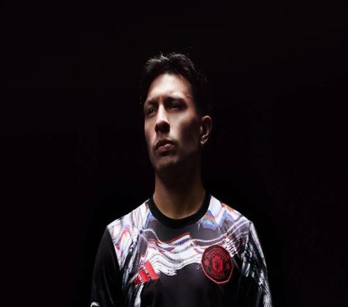 出行推荐丨曼联2526赛季全新赛前出场服赛后媒体采访服