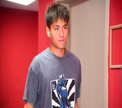 李昊即将转会上海申花女友评论区泄露机密，球迷直呼真没想到！