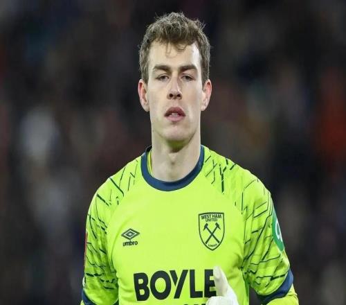 记者：莱斯特城等英冠球队有意租借赫尔曼森，西汉姆不愿放人