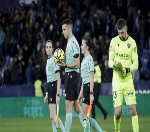 莱万特vs马竞的比赛中两名边裁都是女性，为西甲历史首次