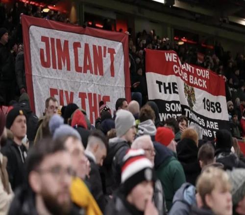 针对格雷泽和拉爵，TA：曼联球迷组织计划踢富勒姆前进行抗议