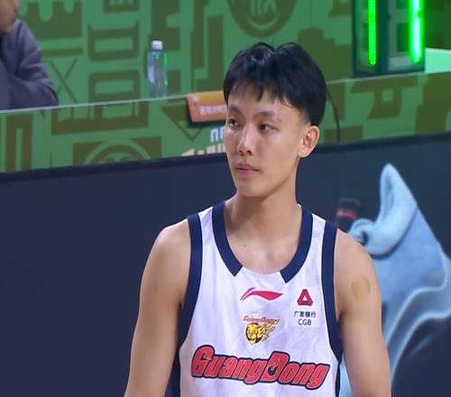 广东记者关辛，透露徐杰的最新伤病情况