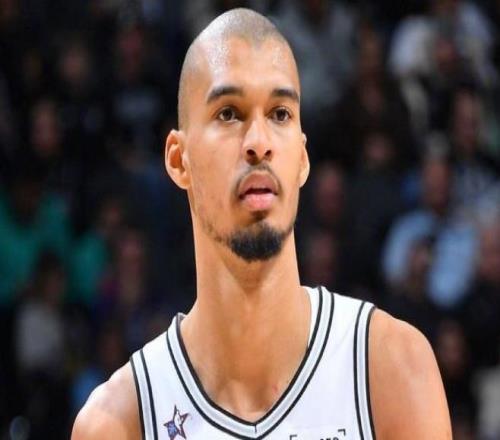 文班25+8+2+4+5完爆班凯罗，福克斯两双榜眼全能，马刺双杀魔术