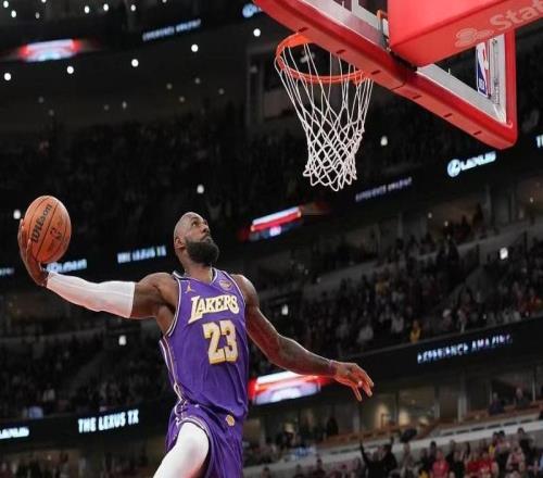 NBA詹姆斯职业生涯首次以替补入选全明星