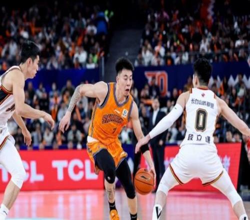 上海男篮拒绝输球！全力击败广东宏远，李添荣回归，央视直播