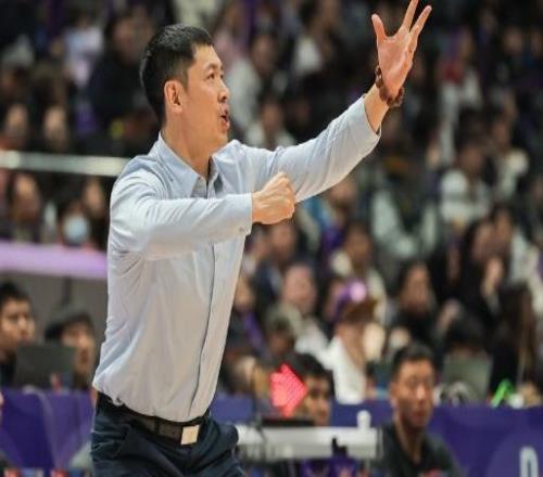 对张庆鹏竖中指沈梓捷情绪失控一路怒喷北控或已失控