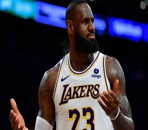 雷迪克又把湖人球迷整无语了！防守仍垮，五小自杀，让人失望！