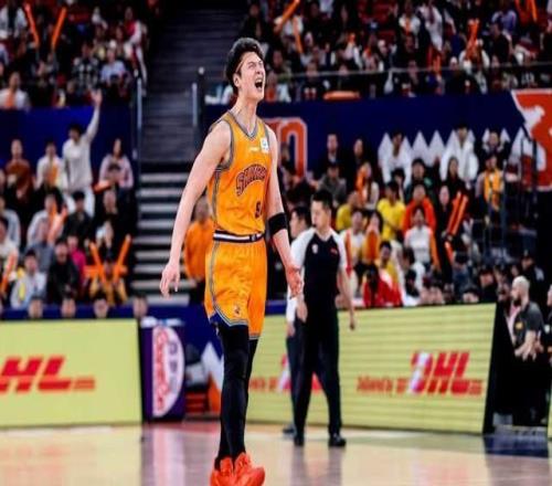 他，32岁，双喜临门，加冕万分先生+成为父亲，扬言3年时间夺冠