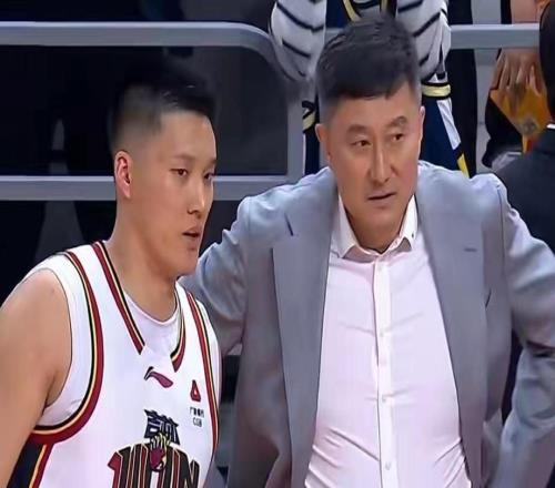真相大白！广东男篮输球原因曝光，徐杰情况不妙，杜润旺不该登场
