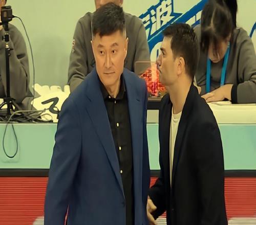 广东爆冷不敌宁波重蹈辽篮覆辙！网友建议杜锋学杨鸣，该不该下课