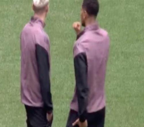 带伤出战六台：贝林厄姆在比赛开始前就摸着自己左大腿肌肉