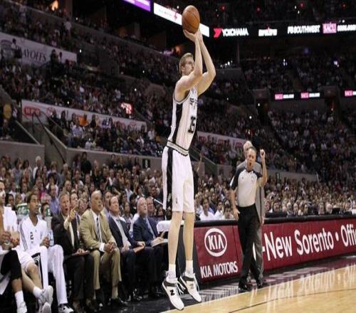 ����ר������ͷЬ����ȴ��ǩ��19��NBAδ��������