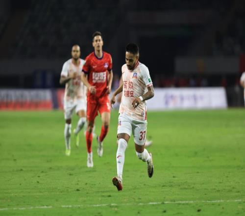 ���ף��м׶�һ��2�־ٱ��µ��������޷��ǳ�����ǰ1���ӱ�����