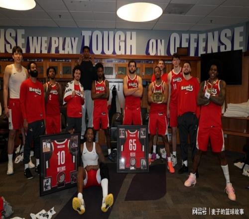 һ���ȹ̵ĸ�ʱ�������Ͻ�ɫȴ����������߶����ɭ����ϸ����