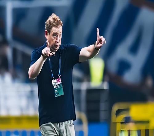 ��λ���г����ŷ�������Ա�����ڶ�������ͭ������������վ�ȽŸ�