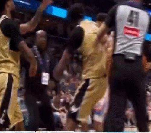 ������ų�ͻ5�˱�����2��ͣ����3�˱���12����Ԫ