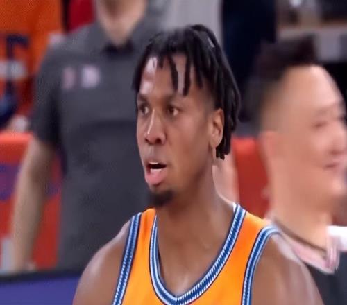 �ױ�ӭCBA����֮ҹ�����14+26+4ñ����ߣ�һ�˴ݻٹ㶫����Ⱥ