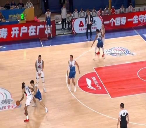 ɽ������102��82��ʤ�½���7�˵÷���˫�����Ŷ�ʵ��