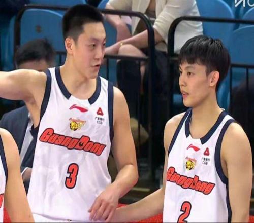 �㶫������˫ǹ��������ʫ�����ϰ��ʷ��һ������12�뿳7�֣�