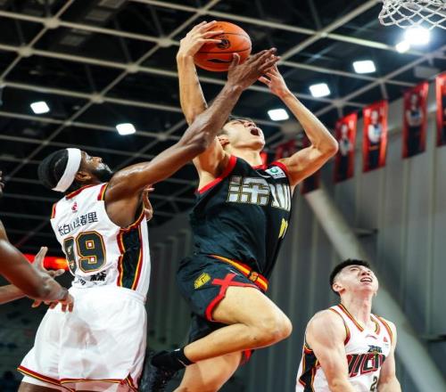 10254��CBA����ս����3�ӲҰ����㶫��ʤ48�����Ϻ���ʤ�ӵ�һ