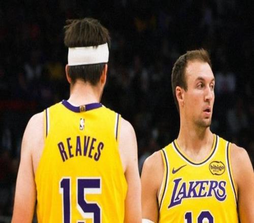 ղķ˹21+10+12һս2�������˹11��4���ɵ�19�������˴�ʤ���