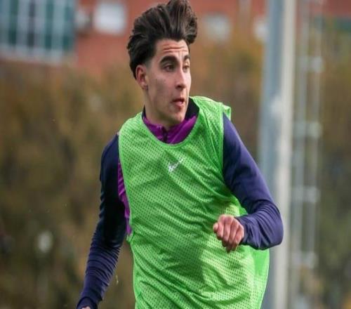 ���壺��������˰���һ�߶ӵ�ѵ���������ܶ������˵�����