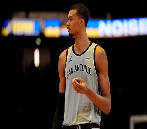 ����̸�İ������������߽��׷���ʱ��ÿС��˽�Ҷ������������ܹ�Ӯ��