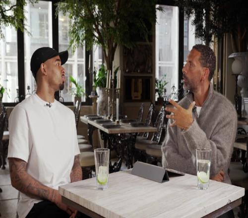 ����˹�����Ʒ����ɭ�ɵĶ�λ��ս��ʱ��ʲô��Ӧ���ǻ�Ц