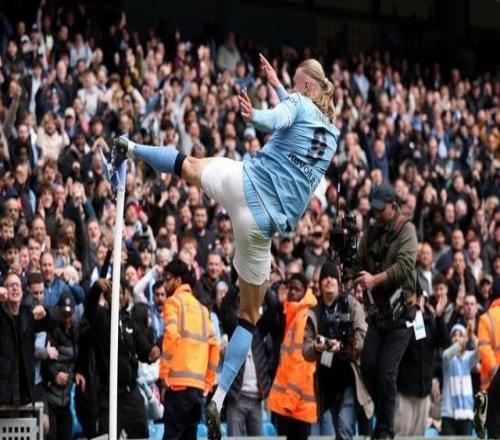 ������һ��4�������������ֶ��н�����ΪӢ����Ա������