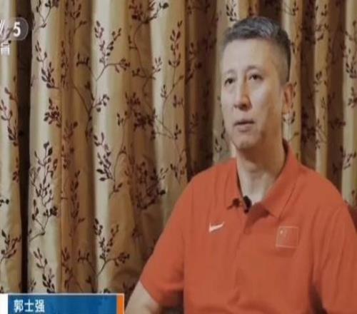 ���35��14���ʶӶ�ڣ�ǰͬ��С�����������Ĺ�ʿǿ���⿼��黯